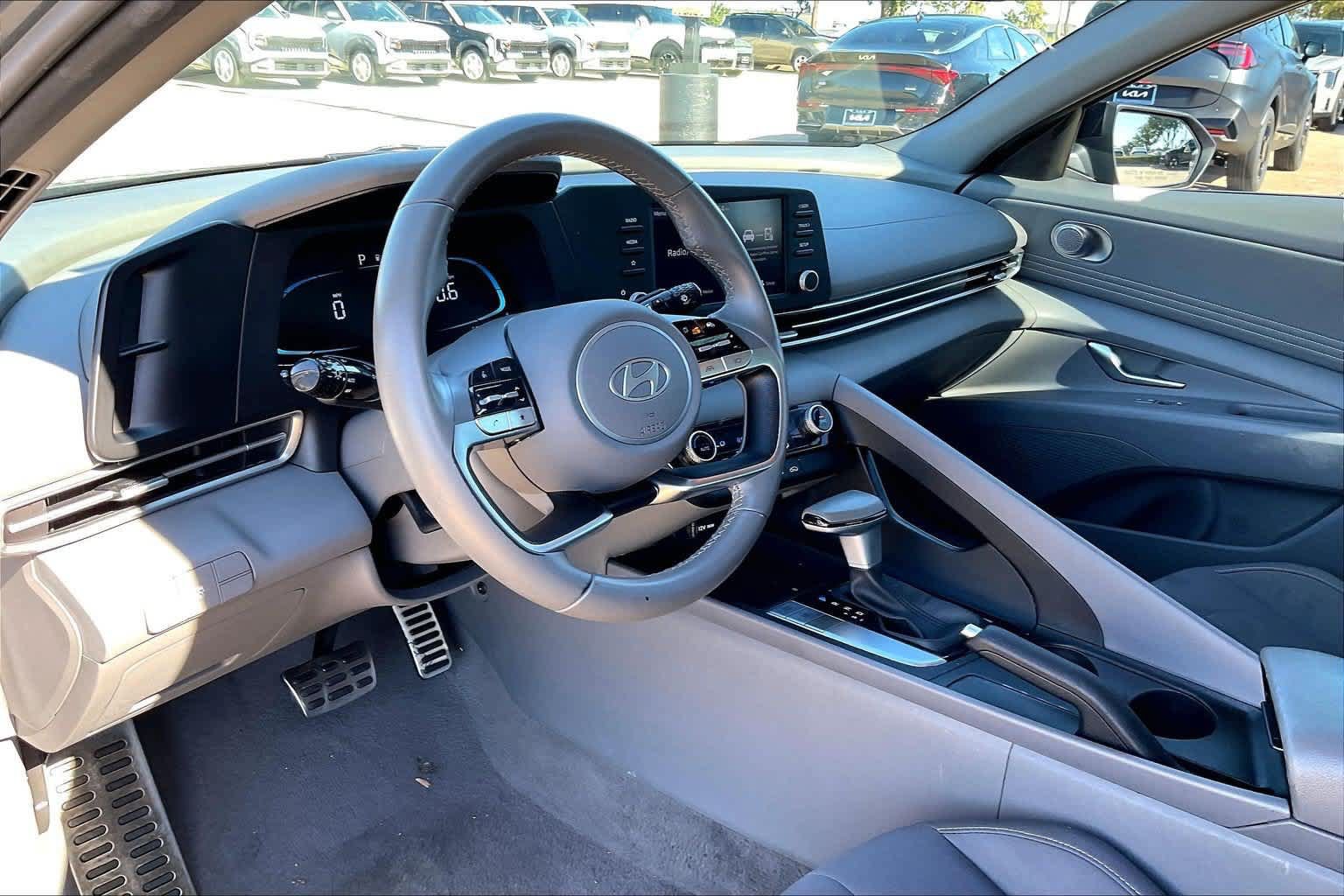Used 2025 Hyundai Elantra Sport FWD image 2