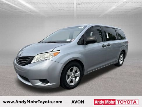 Used 2015 Toyota Sienna L FWD image 4