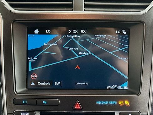 Used 2018 Ford Explorer Limited image 17