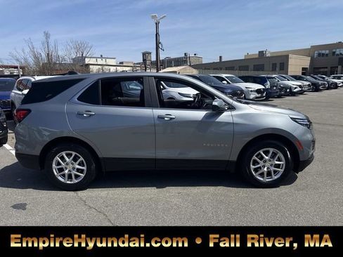 Used 2024 Chevrolet Equinox LT image 3