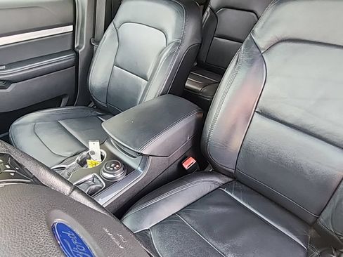 Used 2017 Ford Explorer XLT w/ Equipment Group 202A AWD/4WD image 22
