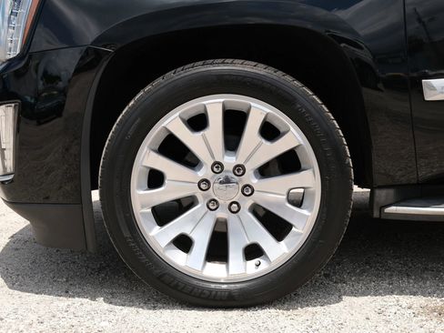 Used 2016 Cadillac Escalade Luxury AWD/4WD image 18