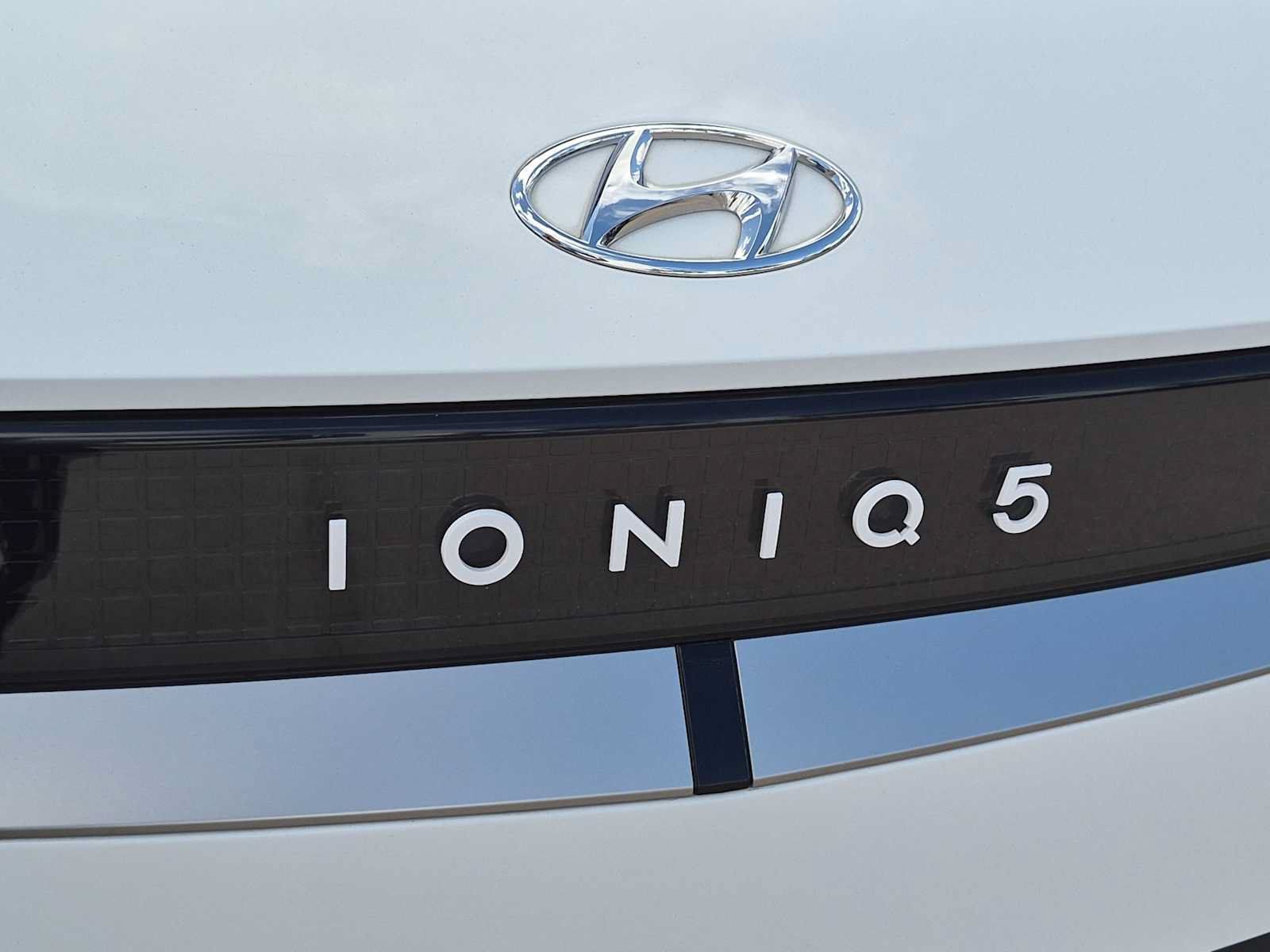 Certified 2023 Hyundai Ioniq 5 SEL w/ Cargo Package AWD/4WD image 12