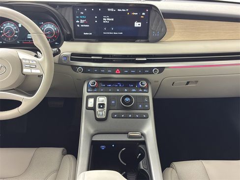 Used 2024 Hyundai Palisade Limited image 18