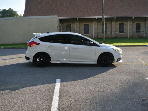 Used 2016 Ford Focus ST FWD image 8