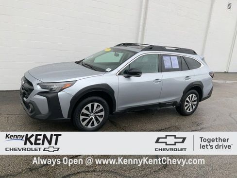 Used 2023 Subaru Outback Premium image 33