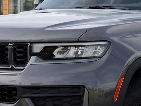 New 2026 Jeep Grand Cherokee Altitude AWD/4WD image 10