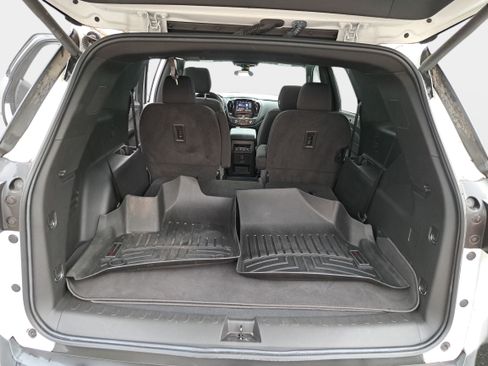 Used 2022 Chevrolet Traverse LT FWD image 14