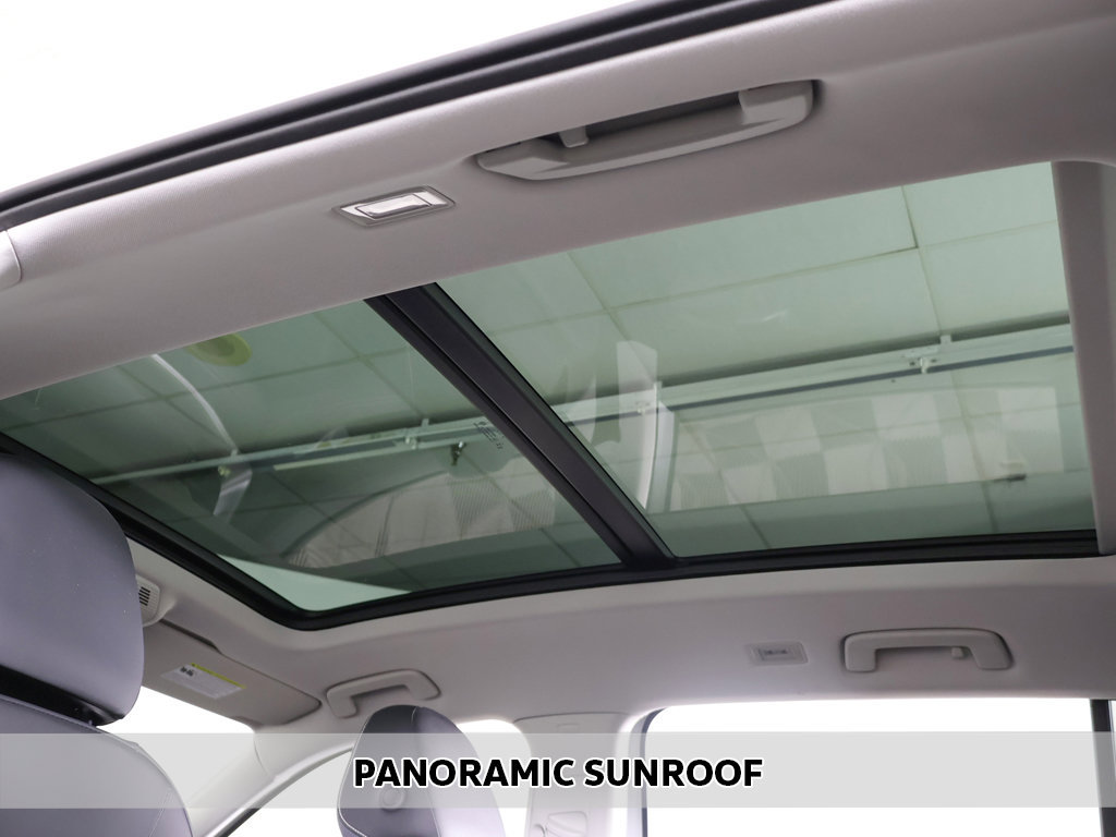 Used 2025 Volkswagen Tiguan SE w/ Panoramic Sunroof Package AWD/4WD image 3