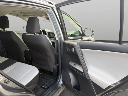 Used 2017 Toyota RAV4 XLE AWD/4WD image 17