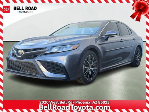 Used 2021 Toyota Camry SE image 1