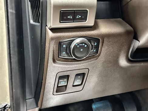 Used 2018 Ford F150 King Ranch w/ Equipment Group 601A Luxury AWD/4WD image 16