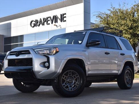 Used 2020 Toyota 4Runner Venture image 1
