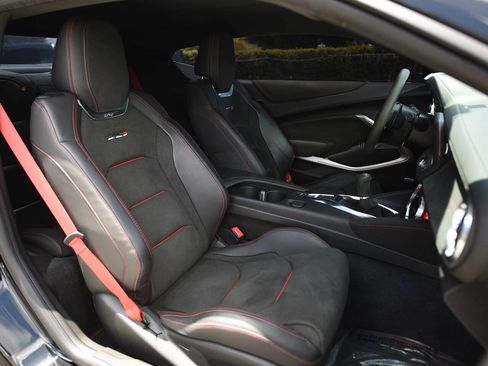 Used 2019 Chevrolet Camaro ZL1 RWD image 20