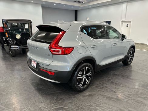 Used 2025 Volvo XC40 B5 Core AWD/4WD image 4