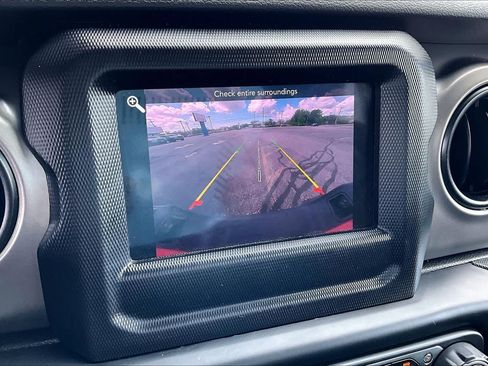 Used 2021 Jeep Gladiator Sport AWD/4WD image 29