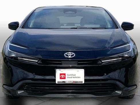 Used 2025 Toyota Prius LE FWD image 4