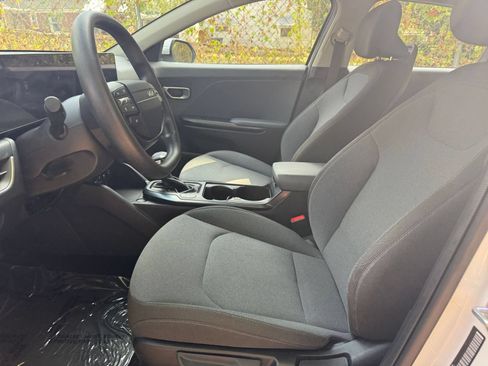 Used 2025 Kia K4 FWD image 25