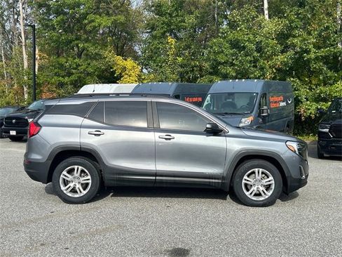 Used 2021 GMC Terrain SLE w/ Driver Convenience Package image 2