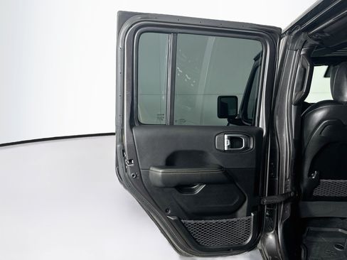 Used 2025 Jeep Wrangler Unlimited Sahara w/ Technology Group AWD/4WD image 26