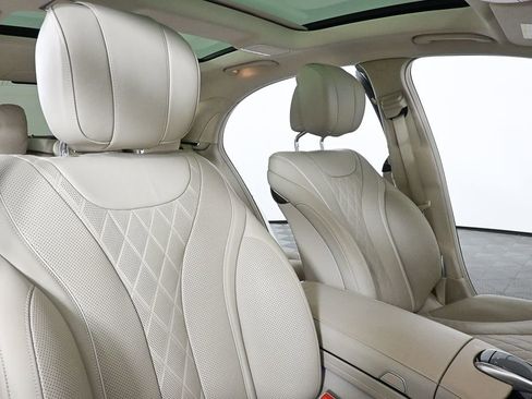 Used 2018 Mercedes-Benz S 560 Sedan image 21