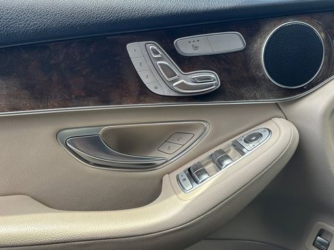 Used 2019 Mercedes-Benz GLC 300 4MATIC image 14