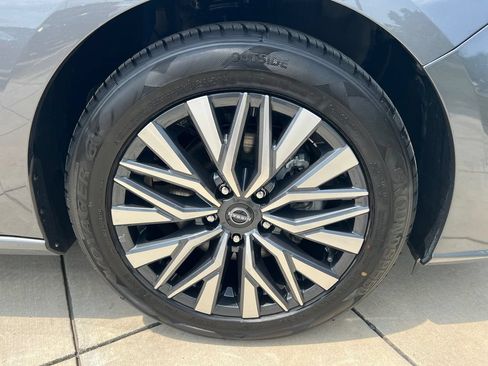 Used 2025 Nissan Altima 2.5 SV FWD image 5