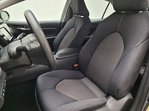 Used 2018 Toyota Camry LE image 17