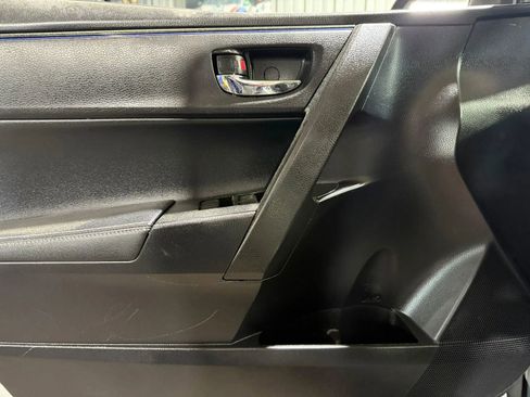 Used 2017 Toyota Corolla SE image 9