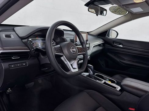 Used 2024 Nissan Altima 2.5 SV FWD image 14