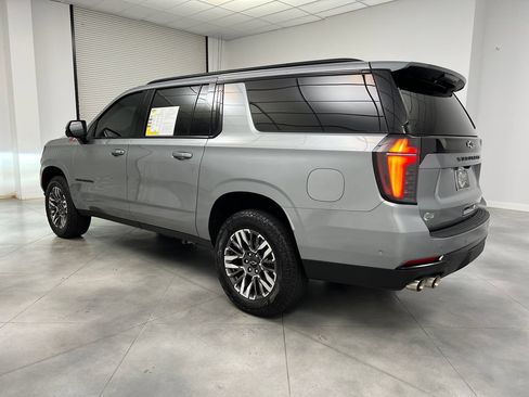 Used 2025 Chevrolet Suburban Z71 AWD/4WD image 6