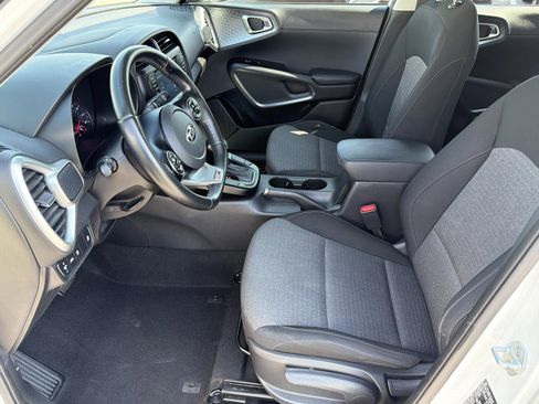 Used 2020 Kia Soul GT-Line FWD image 19