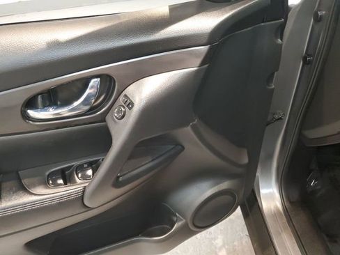 Used 2019 Nissan Rogue SV AWD/4WD image 10