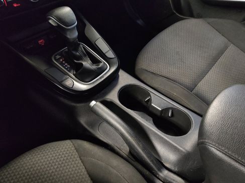 Used 2020 Kia Soul LX FWD image 26