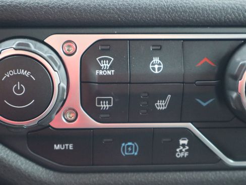 Used 2024 Jeep Wrangler Unlimited AWD/4WD image 23