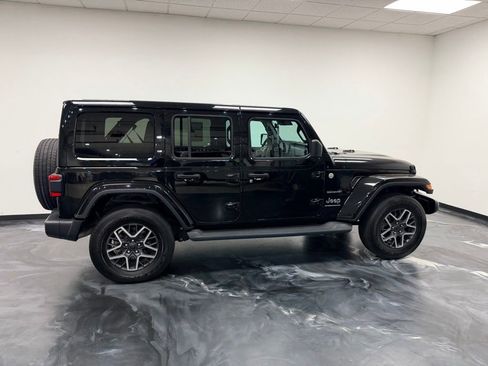 Used 2024 Jeep Wrangler Unlimited Sahara AWD/4WD image 22