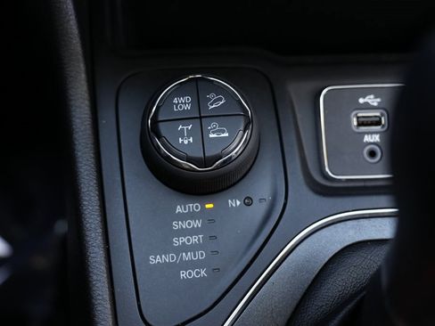 Used 2019 Jeep Cherokee Trailhawk w/ Cold Weather Group image 57