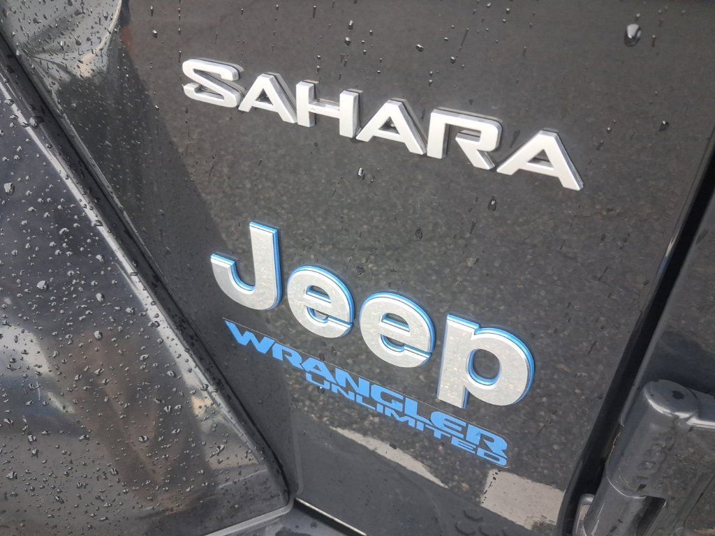 Used 2021 Jeep Wrangler Unlimited Sahara w/ Cold Weather Group AWD/4WD image 15
