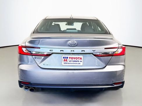 Used 2025 Toyota Camry SE FWD image 5