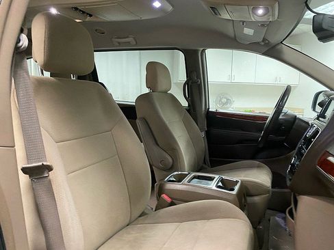 Used 2012 Chrysler Town & Country Touring image 14