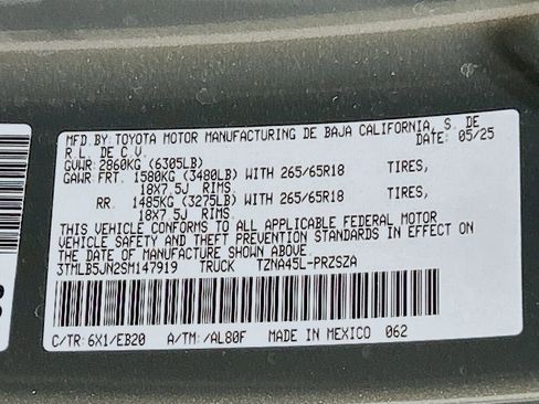 Used 2025 Toyota Tacoma Limited AWD/4WD image 29