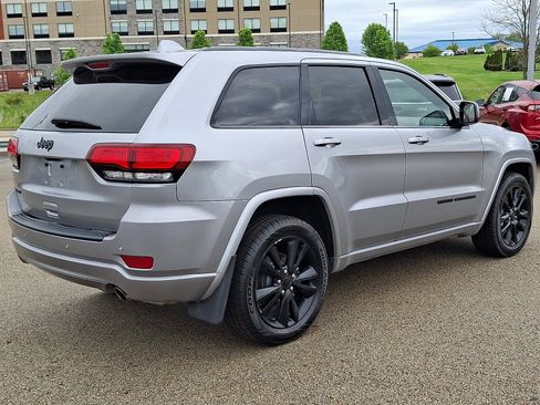 Used 2020 Jeep Grand Cherokee Altitude AWD/4WD image 6