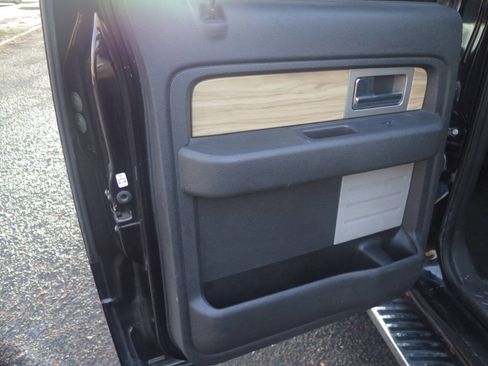 Used 2011 Ford F150 Lariat w/ Lariat Chrome Pkg image 16