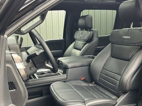 Used 2025 Ford F250 Platinum w/ FX4 Off-Road Package image 35