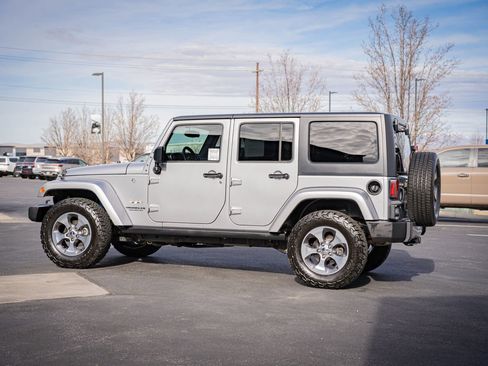 Used 2016 Jeep Wrangler Unlimited Sahara w/ Connectivity Group image 9