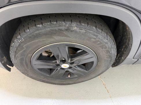 Used 2021 Chevrolet Trax LS w/ Tint and Cruise Package FWD image 6