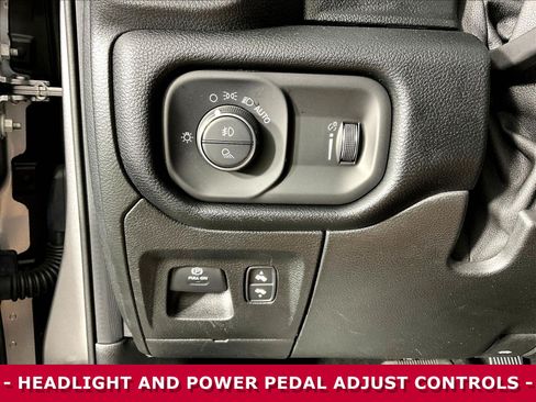 Used 2021 RAM 1500 Big Horn AWD/4WD image 36