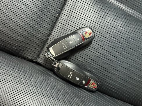 Used 2018 Porsche Macan S image 46