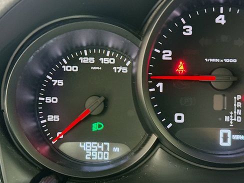 Certified 2018 Porsche Macan AWD/4WD image 13