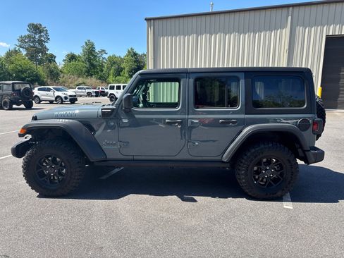 Used 2025 Jeep Wrangler Willys AWD/4WD image 9